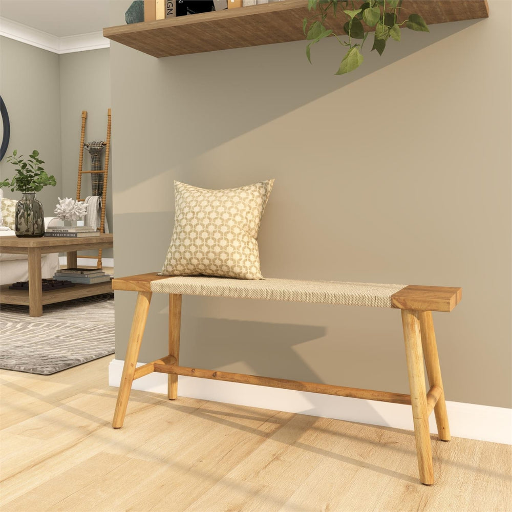 Banco decorativo slim en madera con asiento de ratán
