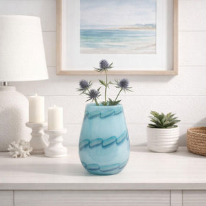 Jarrón decorativo de vidrio con patrón de cuentas color azul
