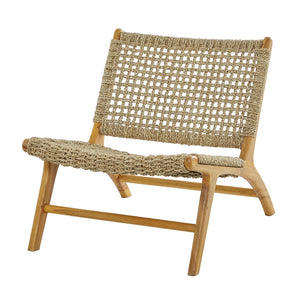 Butaca artesanal con asiento tejido
