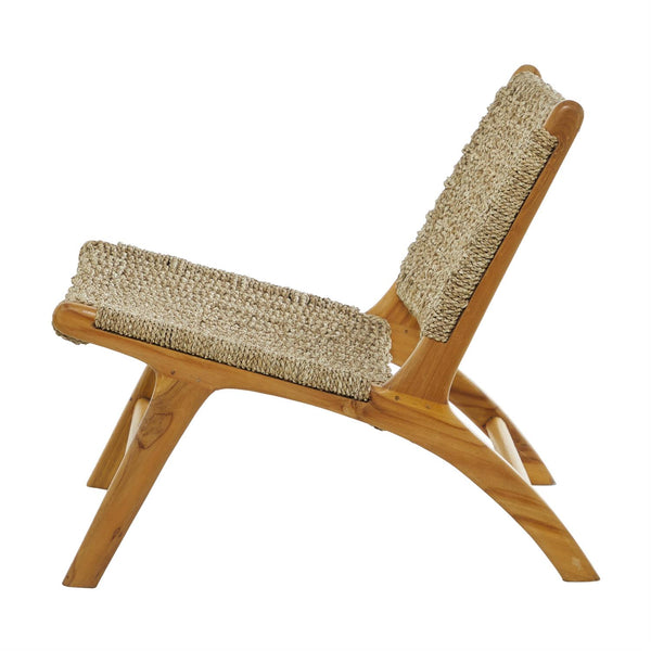 Butaca artesanal con asiento tejido