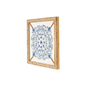 Decoración de pared floral en madera azul con marco tejido en seagrass
