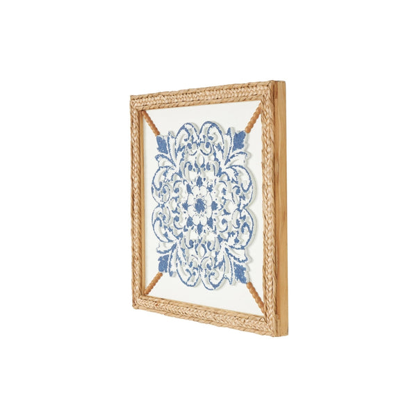Decoración de pared floral en madera azul con marco tejido en seagrass