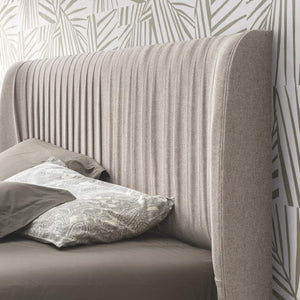 Cama tapizada Hexagon King Size en beige