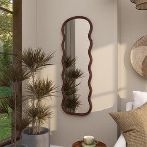 Espejo decorativo de pared ondulado en madera marrón oscuro
