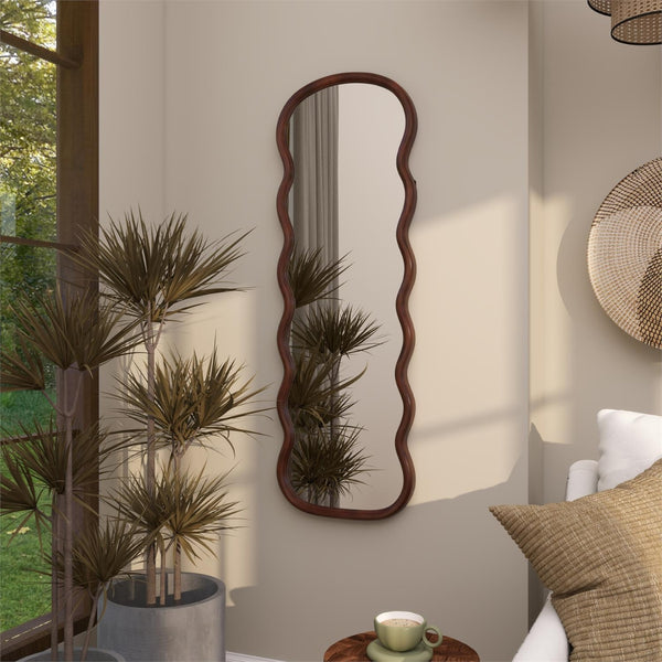 Espejo decorativo de pared ondulado en madera marrón oscuro