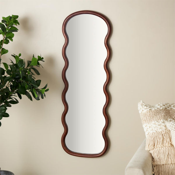 Espejo decorativo de pared ondulado en madera marrón oscuro