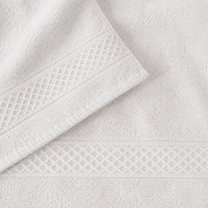 Toalla Blanca con Cenefa Decorativa para Baño