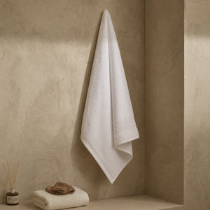 Toalla Blanca con Cenefa Decorativa para Baño