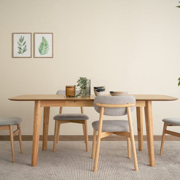 Silla de comedor Luca en roble malayo y tela Greymist