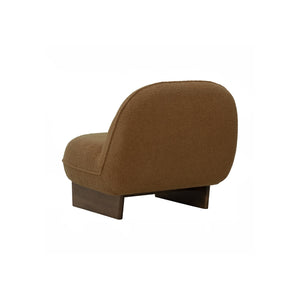 Sillón lounge Bentle en roble malayo y tela teddy caramel