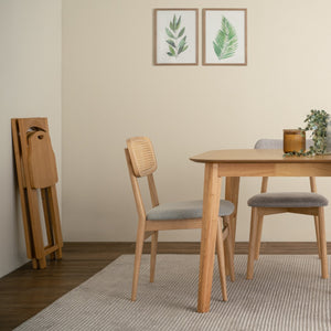 Silla de comedor Arlo en roble malayo y ratán natural