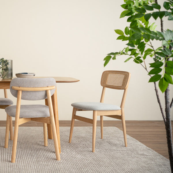 Silla de comedor Arlo en roble malayo y ratán natural