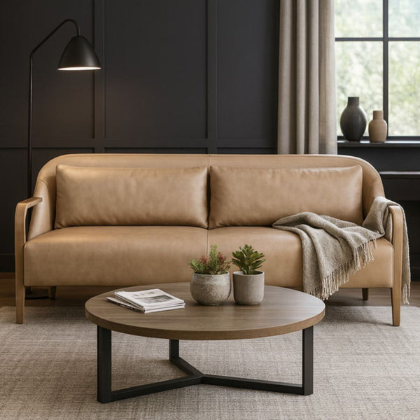 Sofá Krestlin de cuero natural color taupe con estructura de madera