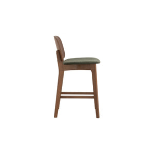 Silla alta Cora para counter en roble malayo y tela verde profundo