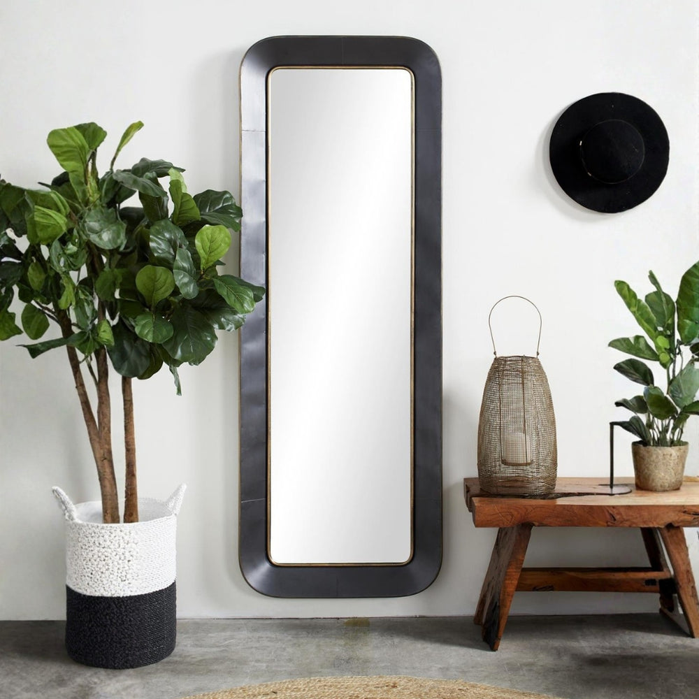 Espejo de pared cóncavo de metal negro con detalles dorados, 25" x 3" x 70"