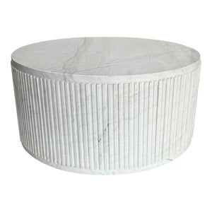 Mesa de centro acanalada de mármol blanco Entice de 36"